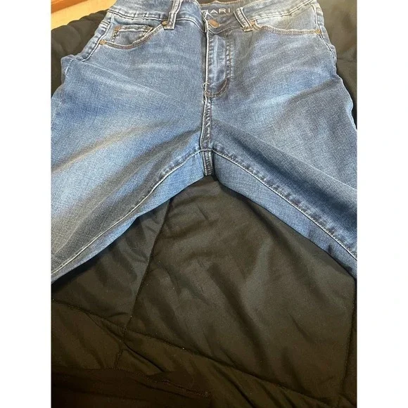 Tahari Slim Jeans 4/27 - Picture 6 of 7